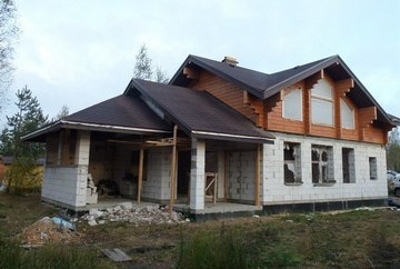 Дом из из пеноблока и бруса